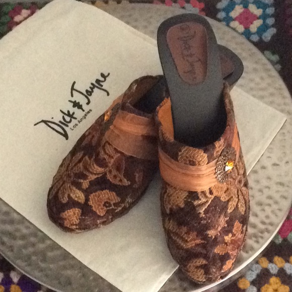 Dick & Jayne Tapestry Clogs - Picture 4 of 8